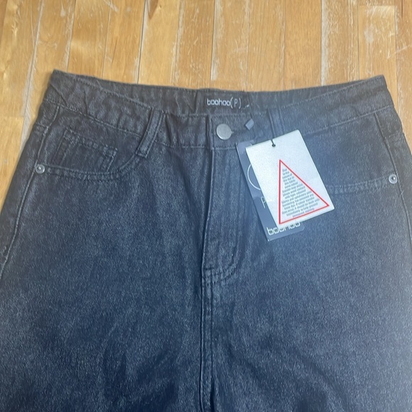 BNWT Boohoo Petite raw hem mom jeans - Picture 5 of 10